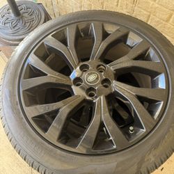 Land Rover OEM 21” Wheels + Pirelli Tires – $1,050 