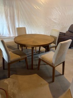 Pike & Main Brooklyn 48” Round Dining Table with 4 Chairs, Good Condition. Retail $899.99. Our price is $479