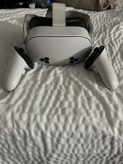 Meta Quest 3s VR Headset with Controllers