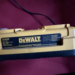 Dewalt Combination Dual Port Fast Charger