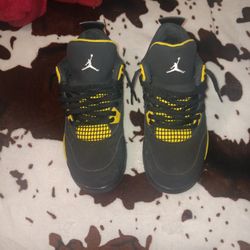 Jordan 4 Retro Thunders 