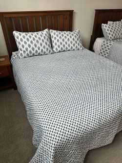 Full size bed with wood frame, memory foam mattress and bedding