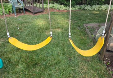 Set 2 yellow swings for playset