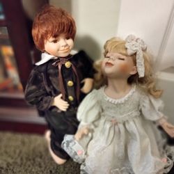 Set Of Kissing Dolls Porcelain Girl And Boy $60 Madam Alexandra Perfect's Been In Shelf Doll The Large One $50