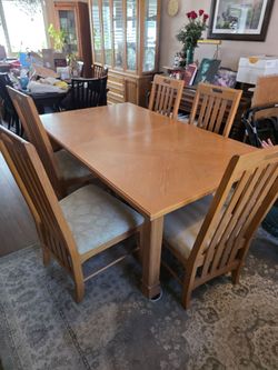 Thomasville Solid Oak Sturdy Dining Table with Chairs