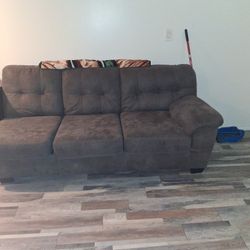 Comfy Couch Excellent Condition 