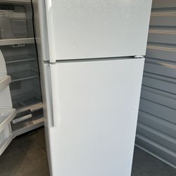 GE Refrigerator – Clean, Cold, Ready to Go