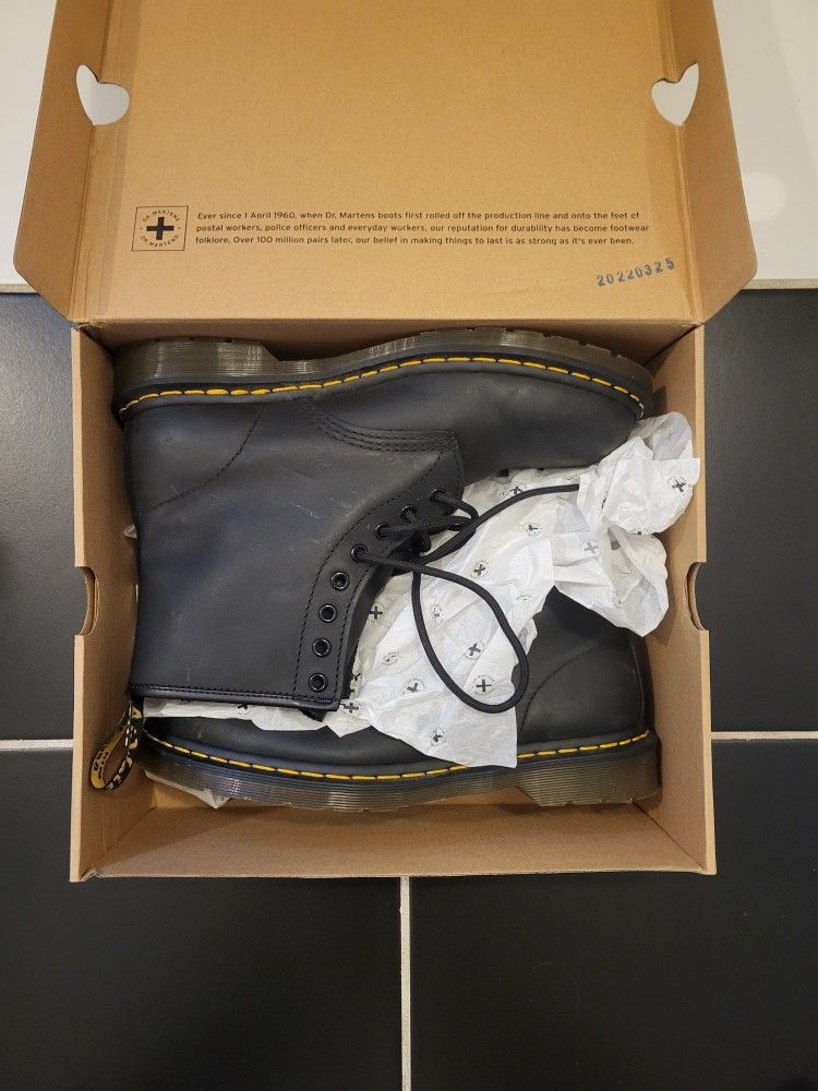 Mens Size 10 Doc Martins