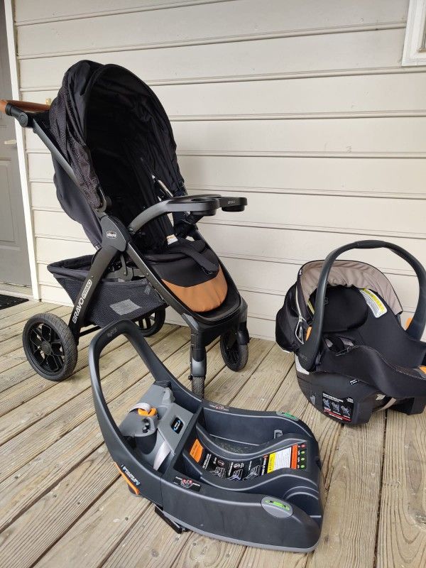 Chicco Bravo Primo 3-in-1 Travel System