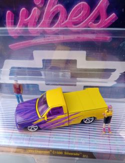 M2 Machines Chevrolet Silverado Diorama x