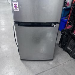 Mini Fridge  No Issues 