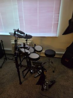 Alesis Nitro Max Electronic Drum Kit with Stool and Pedals