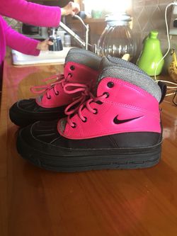 Nike ACG kids boots