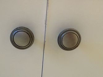 Set of 4 cabinet door knobs, brushed nickel finish