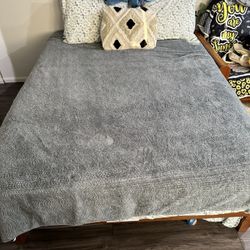 Queen Size Bed Frame Wooden With Mattress 