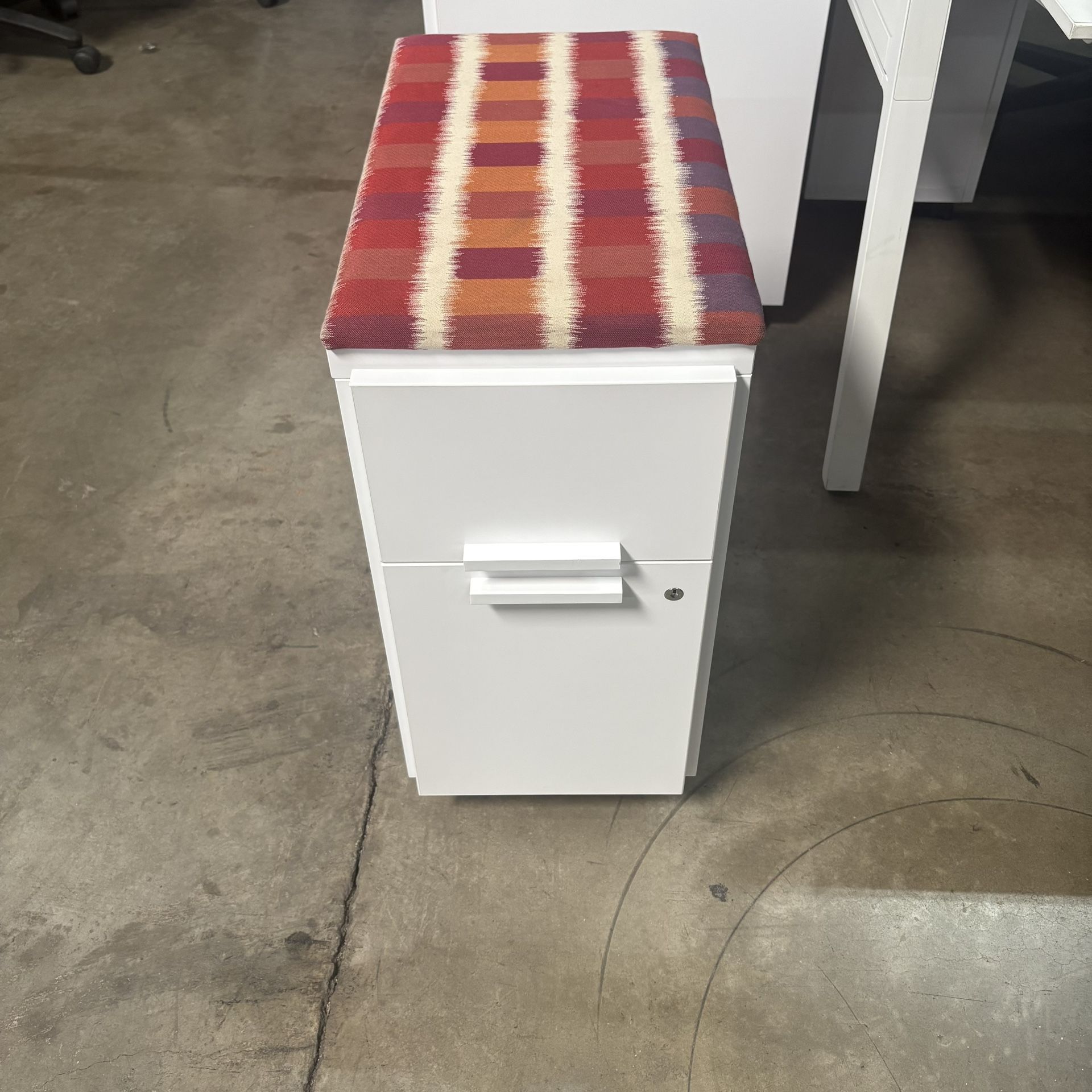 Knoll Office File Cabinet Mobile / Cubsioned Top Seat 
