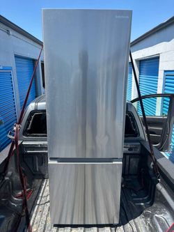 Insignia Bottom Freezer Refrigerator ❄️🔥