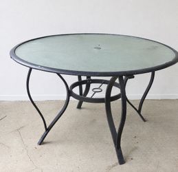 Round Outdoor Patio Dining Table