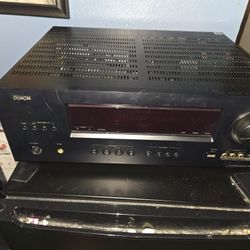 Denon AV Surround Sound Receiver AVR-1612 For Parts or Repair