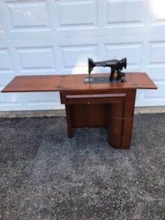 1948 Vintage Singer Sewing Machine (model 201) in a georgous Art Deco cabinet.