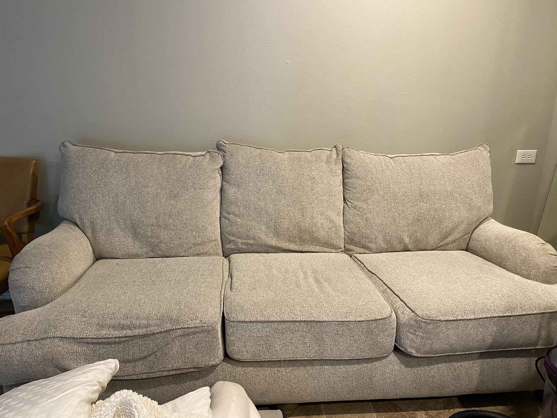 Clean Couch Addison Pick Up for Sale in Irving, TX OfferUp