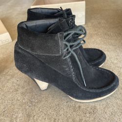 Moccasin Heels $5