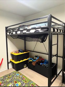 Loft bed with stuffed animal netting