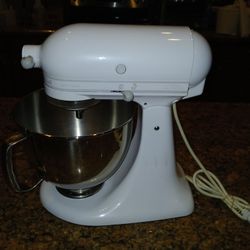 LIKE BRAND NEW KITCHEN AID ARTISAN MIXER