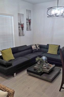 MODERN SECTIONAL IN BLACK ποΈπ€ Adjustable Headrests