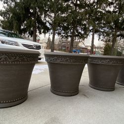 Very  Gorgeous 4  pots for flowers 💐 18 inch Tall For  All 