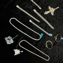 Bracelets Rings Pendents 