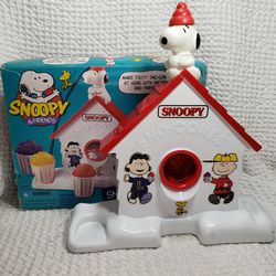 Kid Dimensions 1985 Snoopy & friends snowcone maker.  Works all the pieces are included.  Missing a scooper . Good condition and smoke free home.  