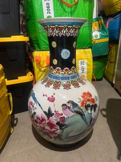 Chinese Hand Painted Porcelain Vase