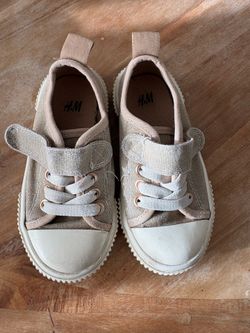 Toddler tan tennis shoes H&M