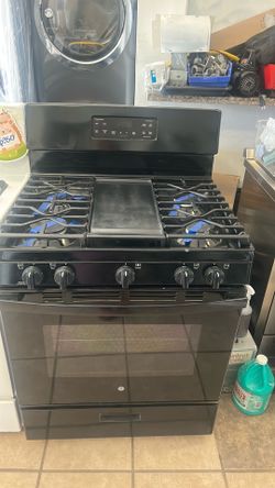 GE stove black (delivery+install available) width 30”
