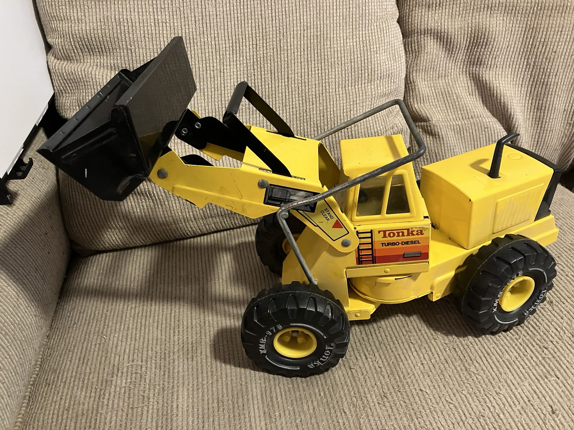 Vintage Tonka Truck Front End Loader XMB-975 Excellent Condition
