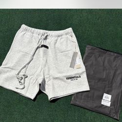 Essentials Shorts 