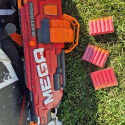 Mega Nerf Gun + 18 Bullets
