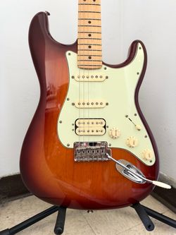 2019 Fender Deluxe Stratocaster HSS with Maple Fretboard - Tobacco Sunburst