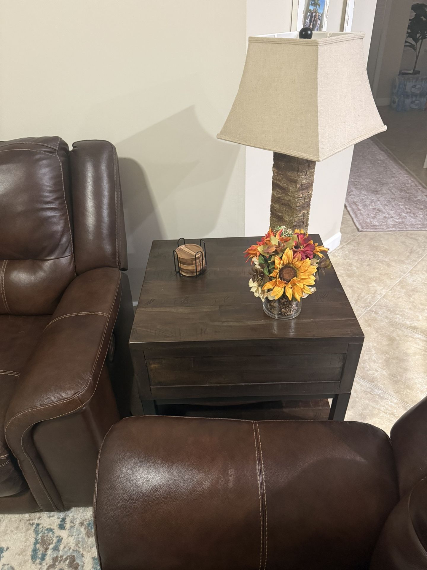 End Table- Excellent Condition