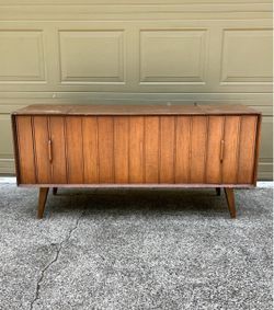 Mid Century Record Player / Credenza