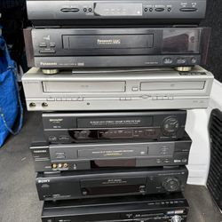 LOT OF 7 VCR’s FOR PARTS NOT WORKING