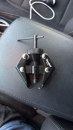 Wiper puller tool