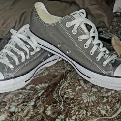 BRAND NEW  CONVERSE..