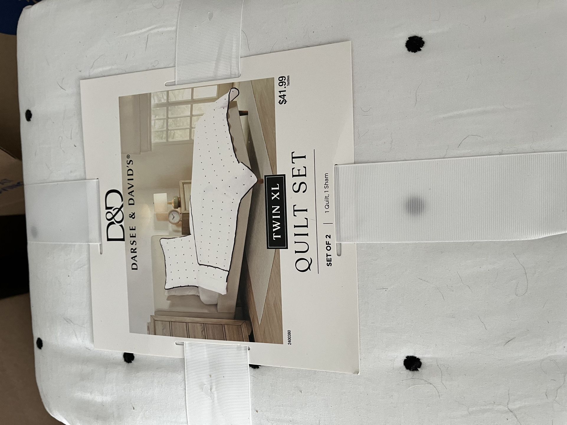 Brand New, Soft And Cozy, Gorgeous Twin Size Comforter, Great For  A  Couch Or Bottom Of The Bed, Etc.