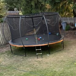 Trampoline 