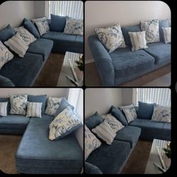 L-shaped blue couch really cute Orlando by Sea World pick up only thank you