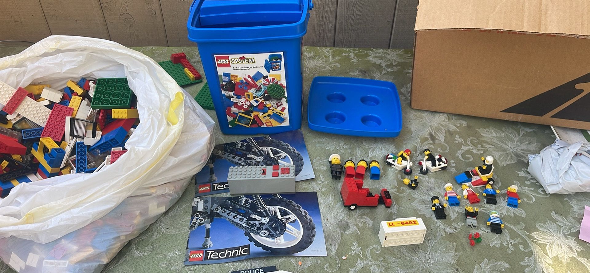 Legos Technics And Mini Figures Classics