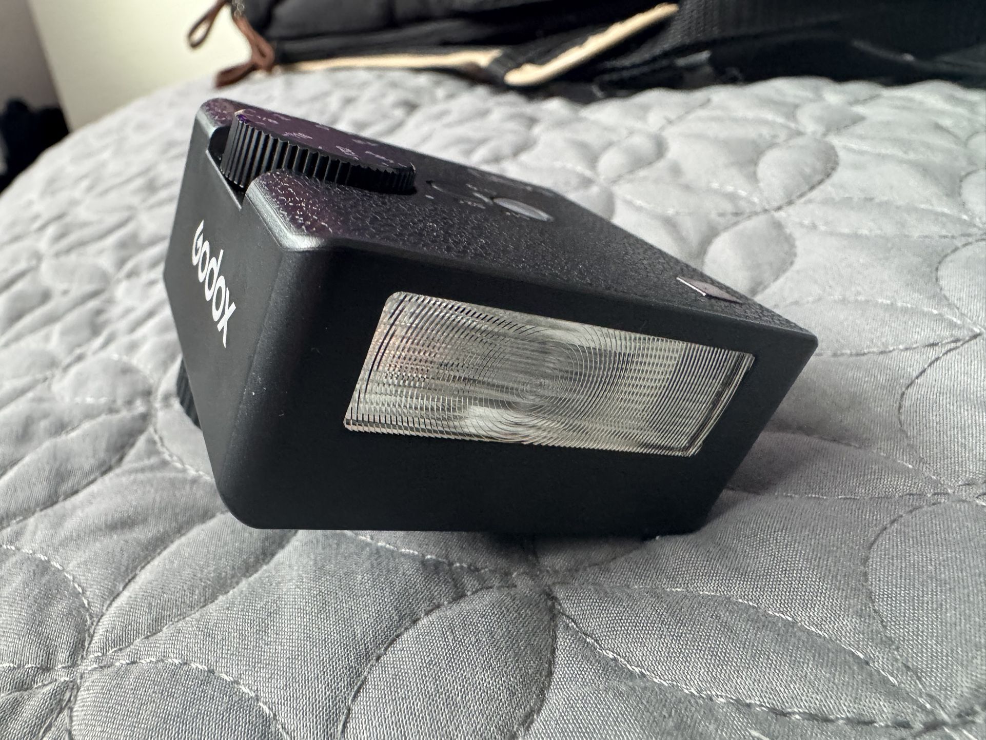 Godox iM30 Mini Flash – Like New, Compact & Powerful, Works with Any Camera