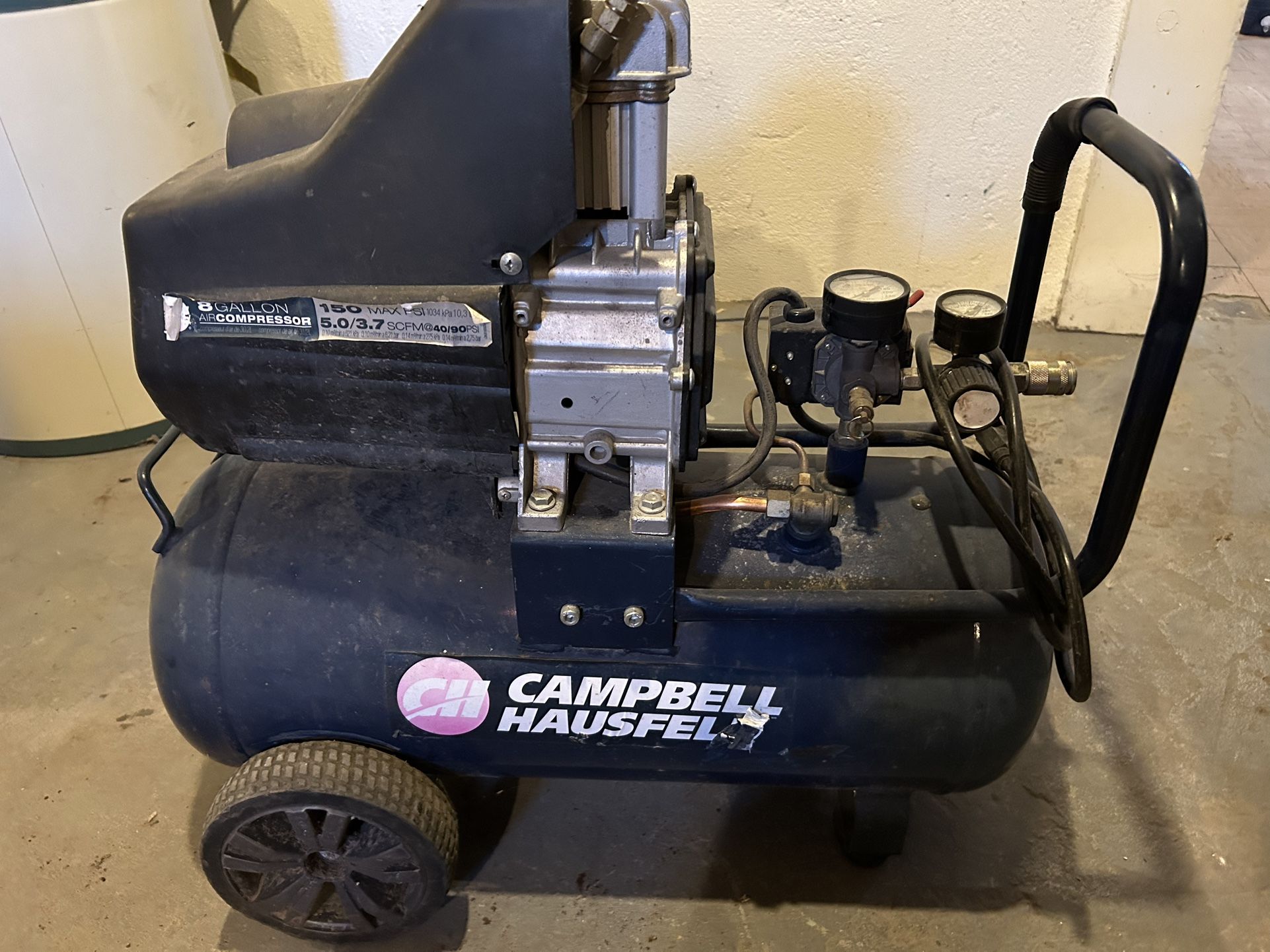 CAMPBELL HAUSFELD 8 Gallon Air Compressor